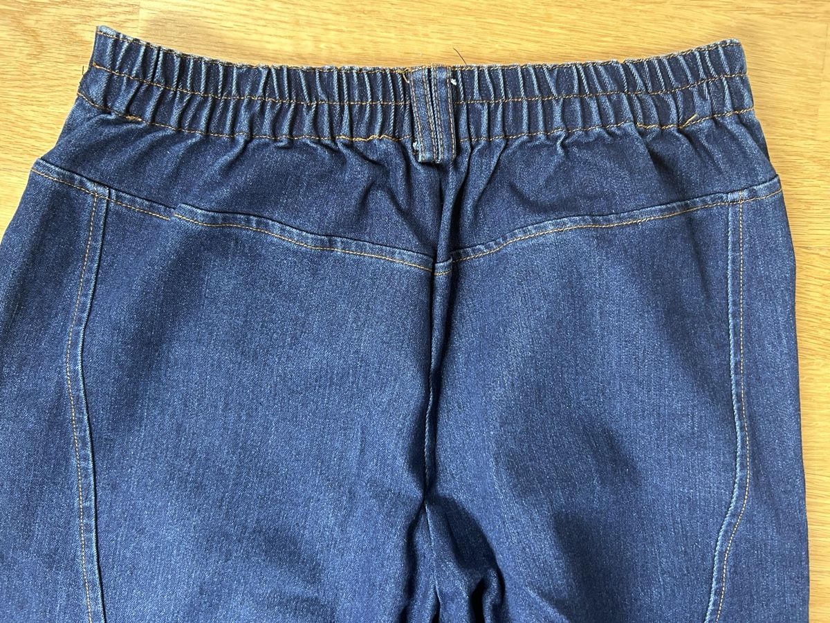 Pantaloni: Pantalon court en jeans – Usato da Daillens venduto da guisepa 5