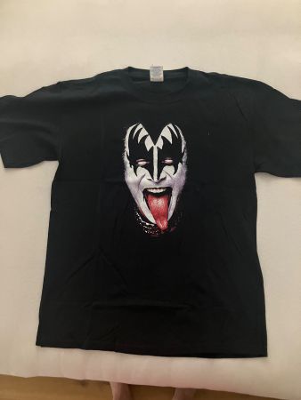 Kiss band shirt