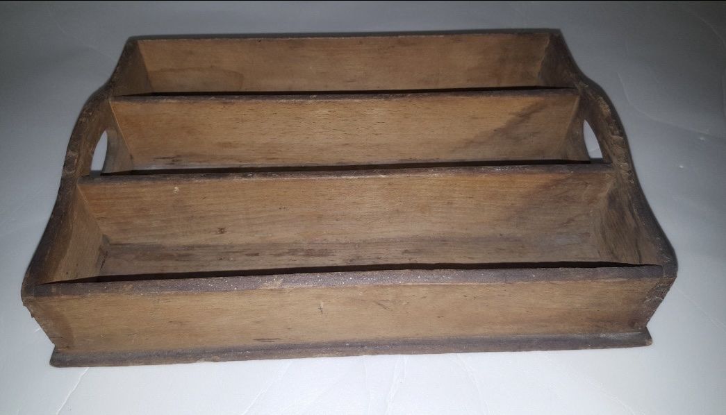 Articles en bois: Altes Servierbrett mit Abteilungen – D'occasion à Winterthur par Sunshineandrain