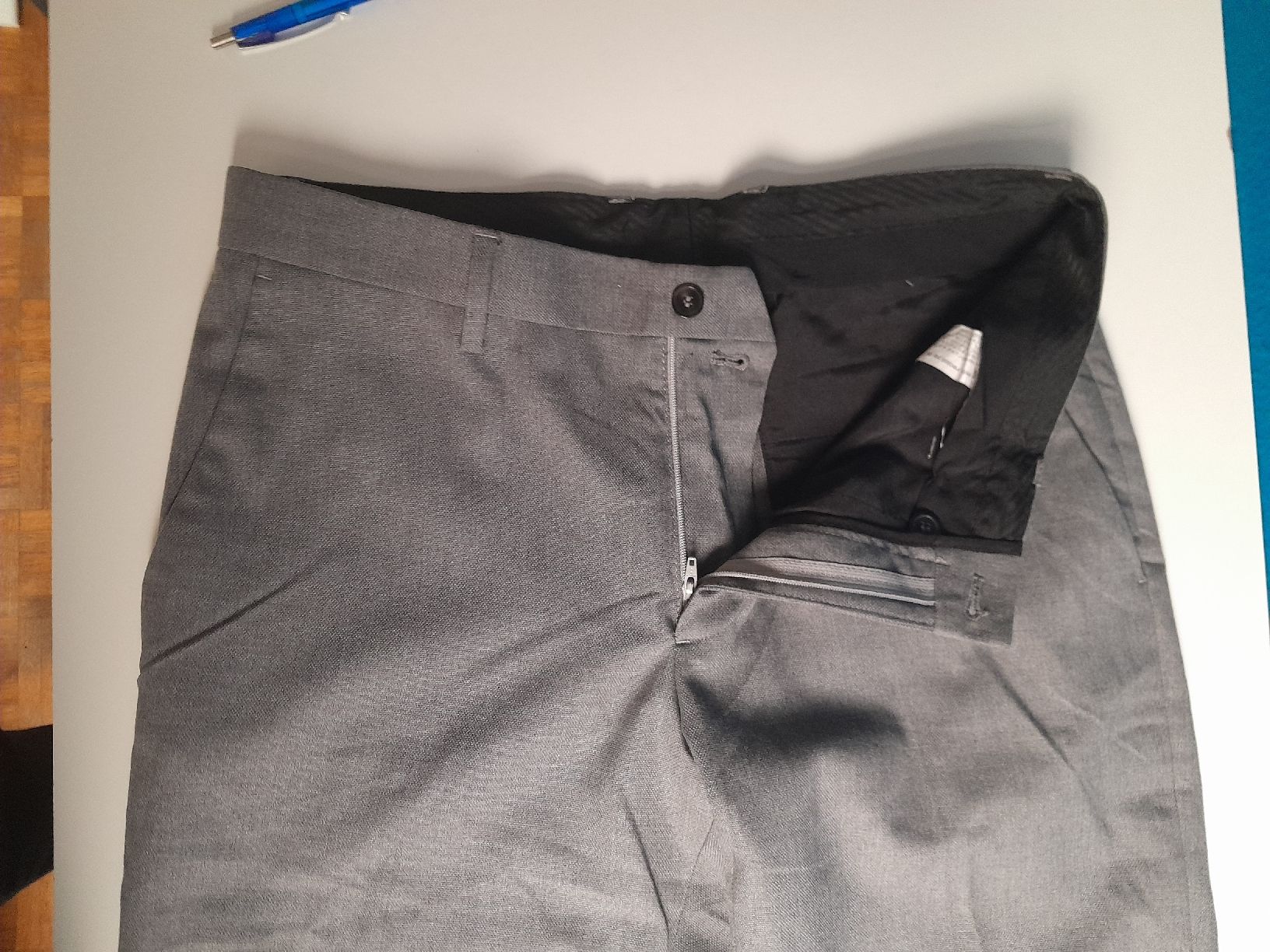 Zara Pantaloni: pantalon zara taille 42 gris – Usato da Genève venduto da ang_fd8z 2