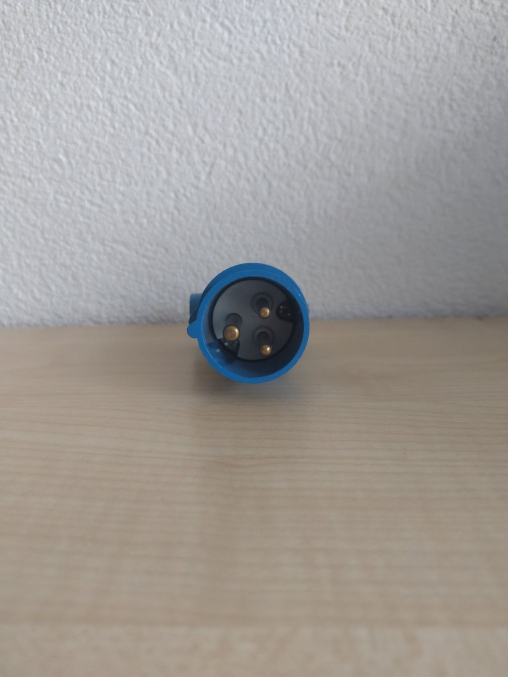 Stecker: CEE Stecker 16A 3-polig, blau – Gebraucht aus Wangen SZ von scherpa1 4