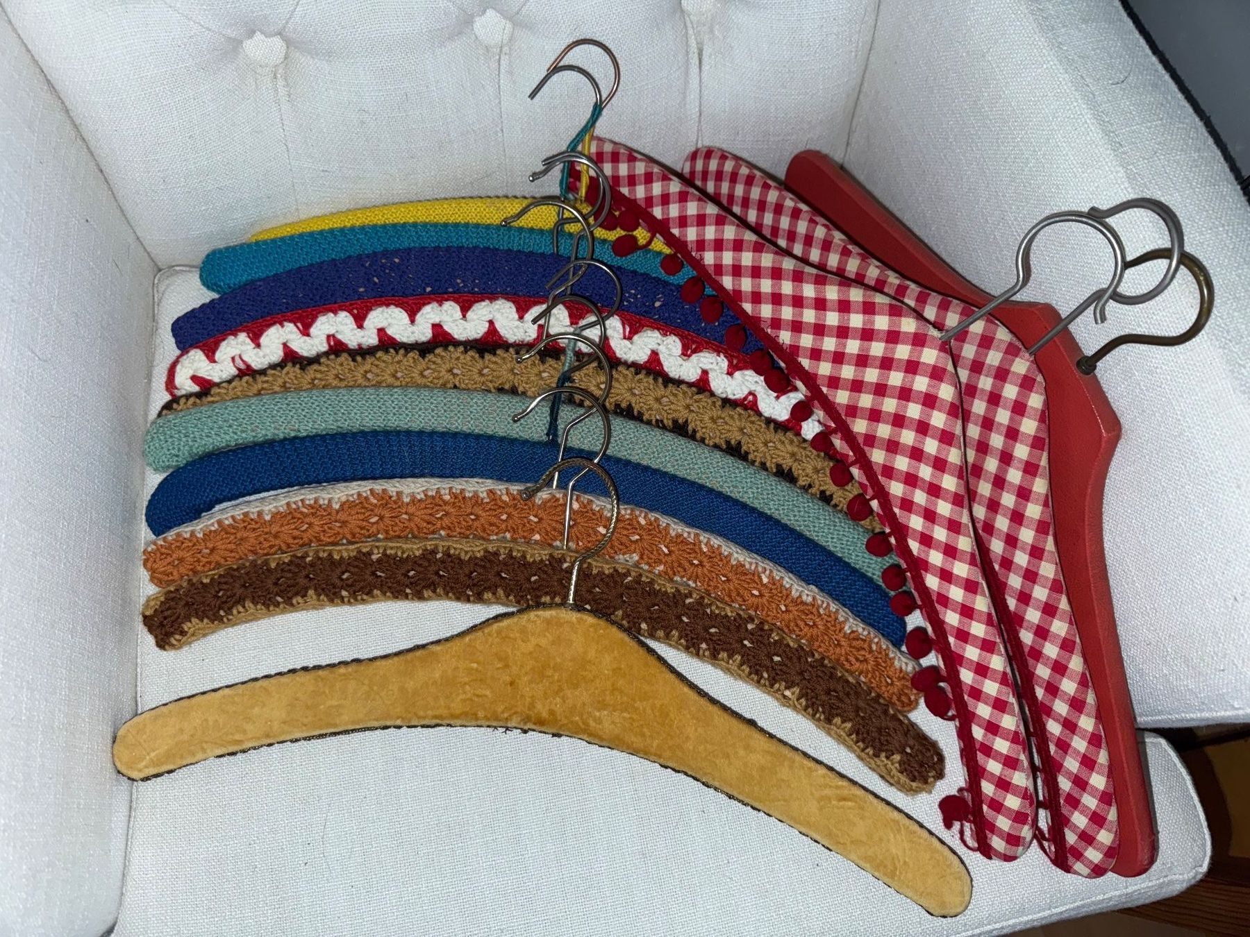 Kleiderbügel: 13 Retro Kleiderbügel Vintage – Gebraucht aus Grosswangen von Second_hand_paradise