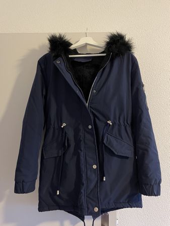 Winterjacke, Grösse M, dunkelblau mit Fellkapuze (unecht)