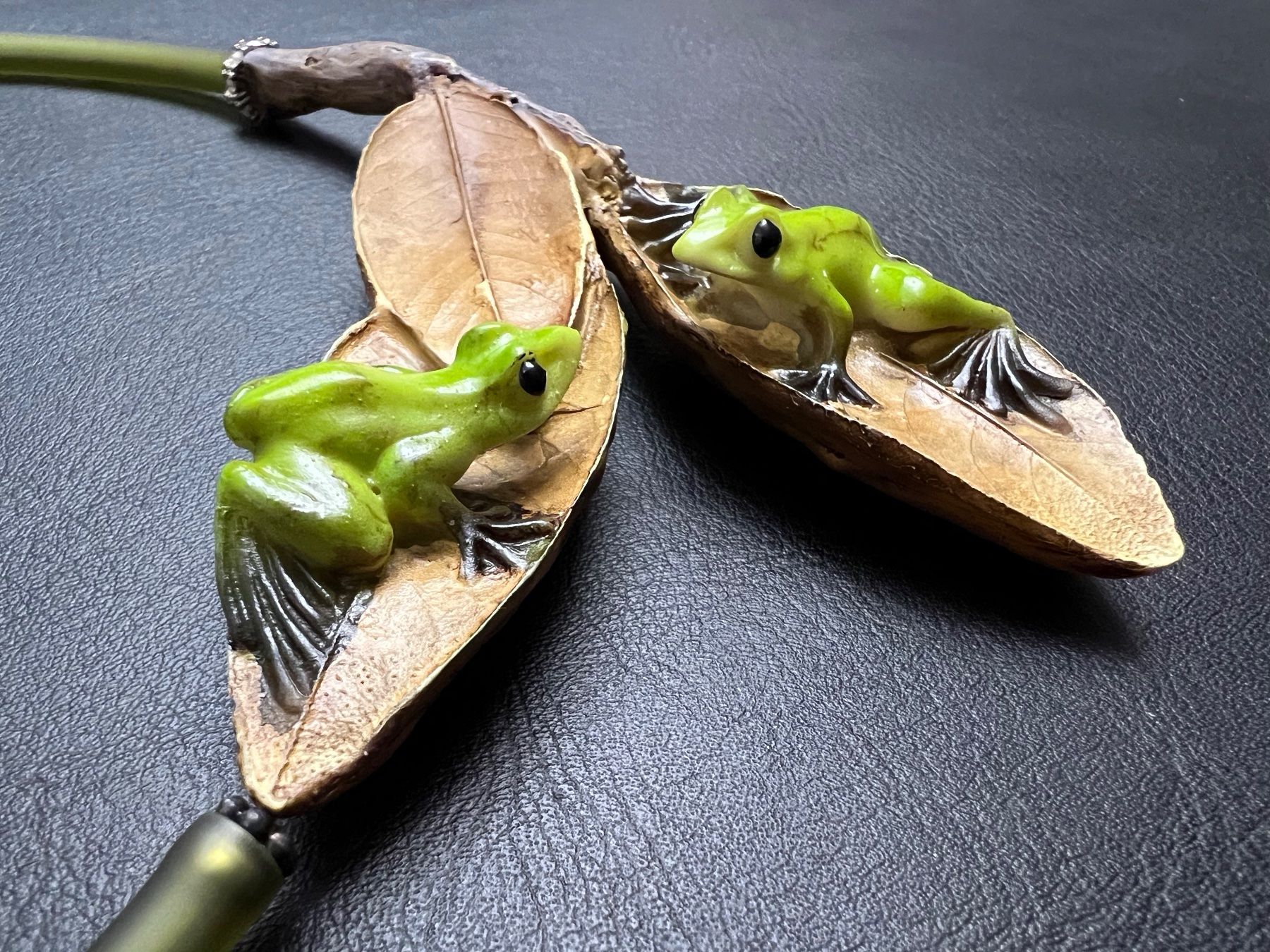 Ketten: Collier mit Fröschen – Gebraucht aus Thalheim AG von Cox-51 1