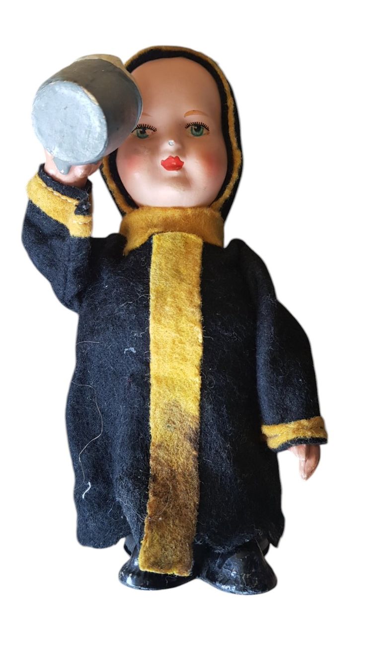 Poupées: Antike Puppe Celluloid Mönch mit Bierkrug – D'occasion à Mörschwil par lindaswunderkiste 4