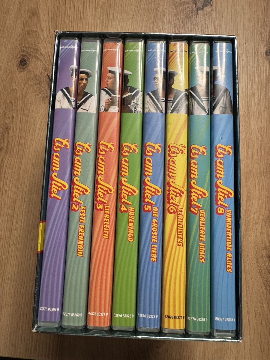 Tutti i DVDs: Eis am Stiel DVD Box Teil 1-8 digital remastered  – Usato da Biberist venduto da etesummer 1