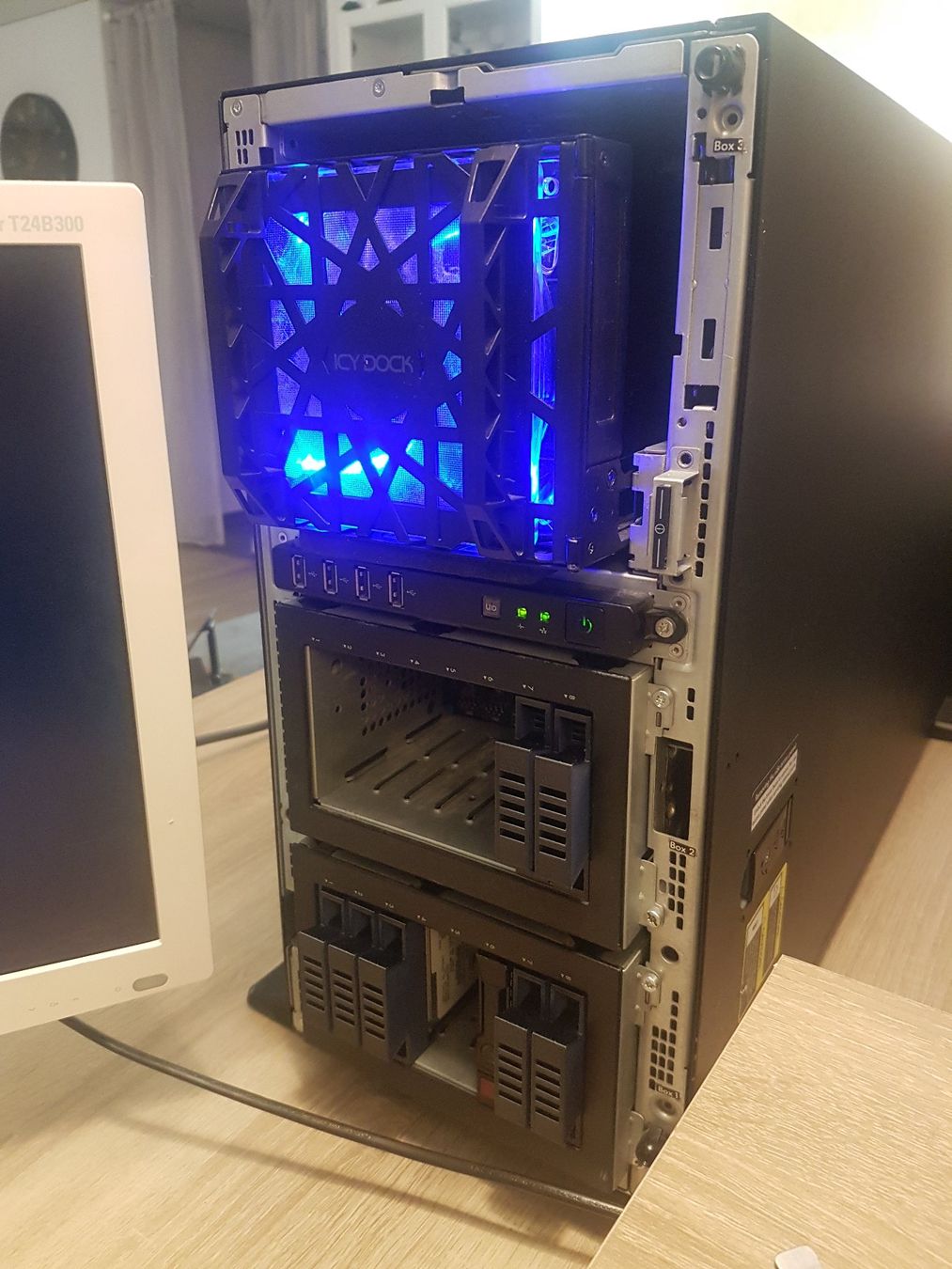 Hewlett Packard Server: HPE Proliant ML350p Gen8 NVME Server – Usato da Wilchingen venduto da Joerdi