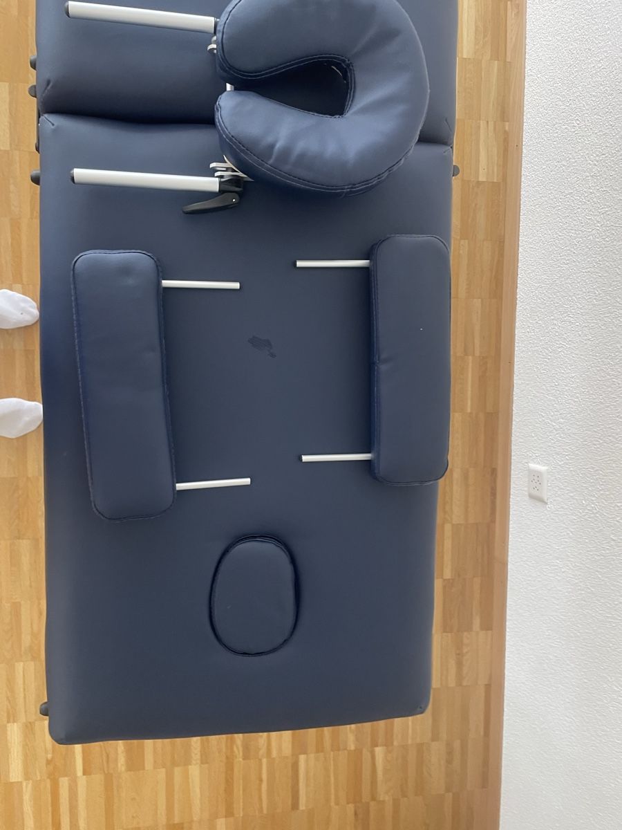 Fauteuils de soin: Massageliege / individuell verstellbar – D'occasion à Einsiedeln par sim_m79m 4