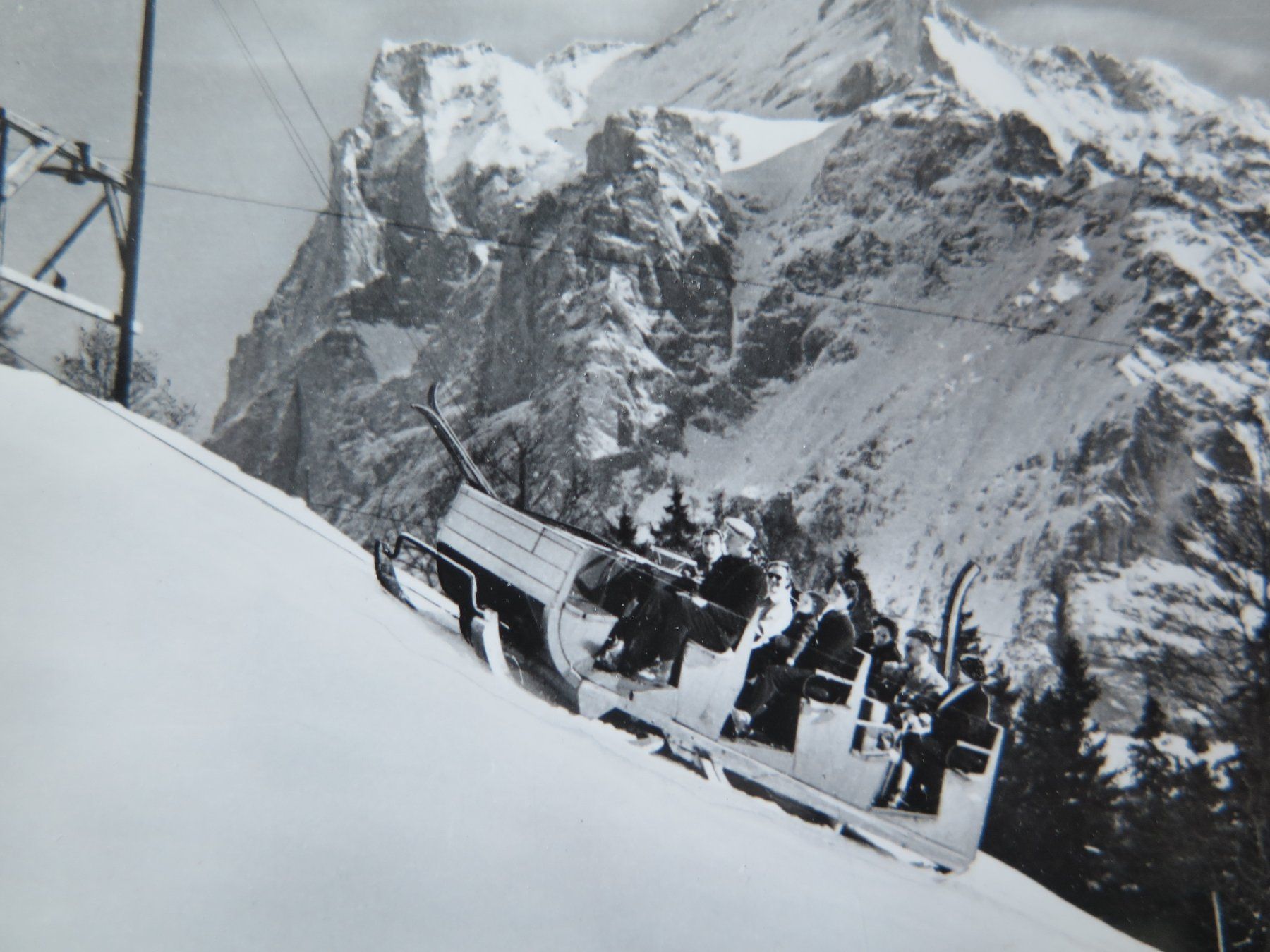 Cartoline postali: GRINDELWALD - FUNI MIT WETTERHORN – Usato da Wittenbach venduto da lipasal