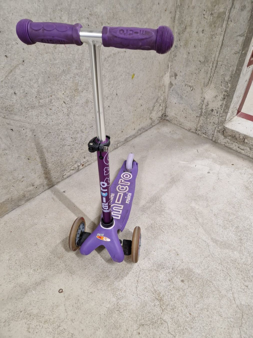 Fahrzeuge für Kinder: Trottinette Micro Mini violette pour enfants – Gebraucht aus Villars-sur-Glâne von Agnie80
