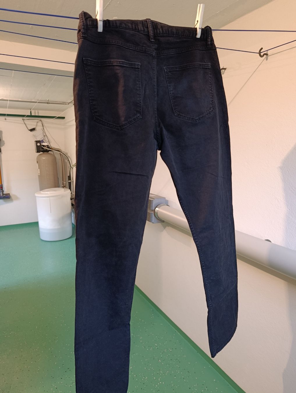 H&M Jeans: Jeans schwarz Gr. 32 H&M – Usato da Bellach venduto da TORA4 3