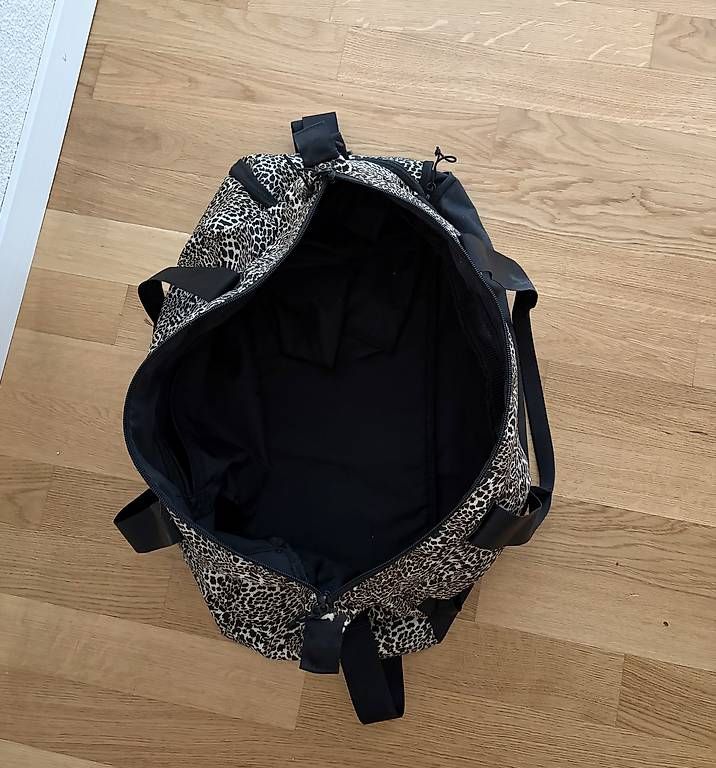 Borse: Nike Sporttasche – Usato da Spiez venduto da deborahsarahhh 4