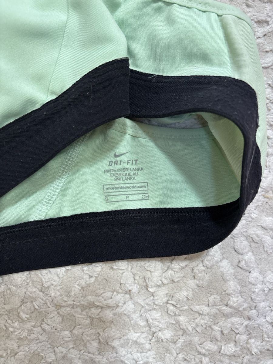 Nike Top: Nike Sport bh – Usato da Winterthur venduto da Stupu7hs 2