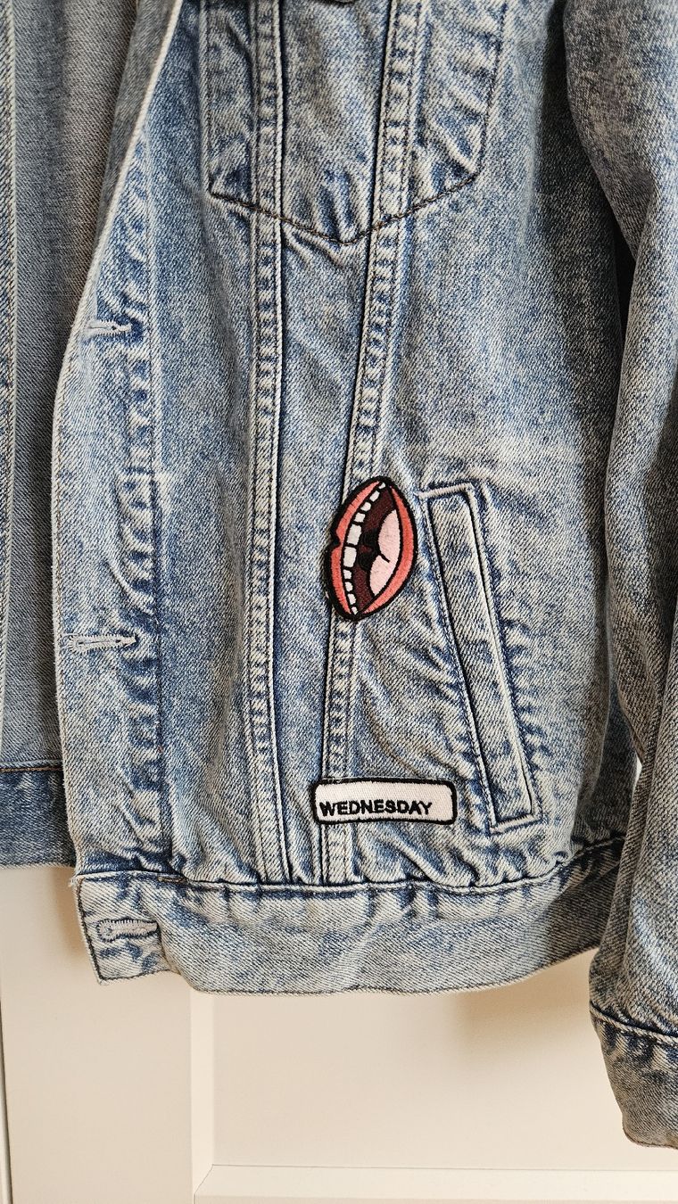 Pull&Bear Giacche: Pull&Bear Jeansjacke mit Patches, Grösse S – Usato da Wetzikon ZH venduto da ELIVNE 3