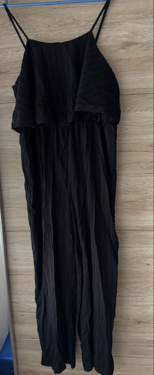 Tute: Schwarzer Jumpsuit mit Volant, Grösse XL – Nuovo (secondo la descrizione) da Au ZH venduto da FMRF