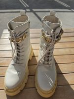 Schnürstiefel beige mit Kette Grösse 40 guter Zustand. 