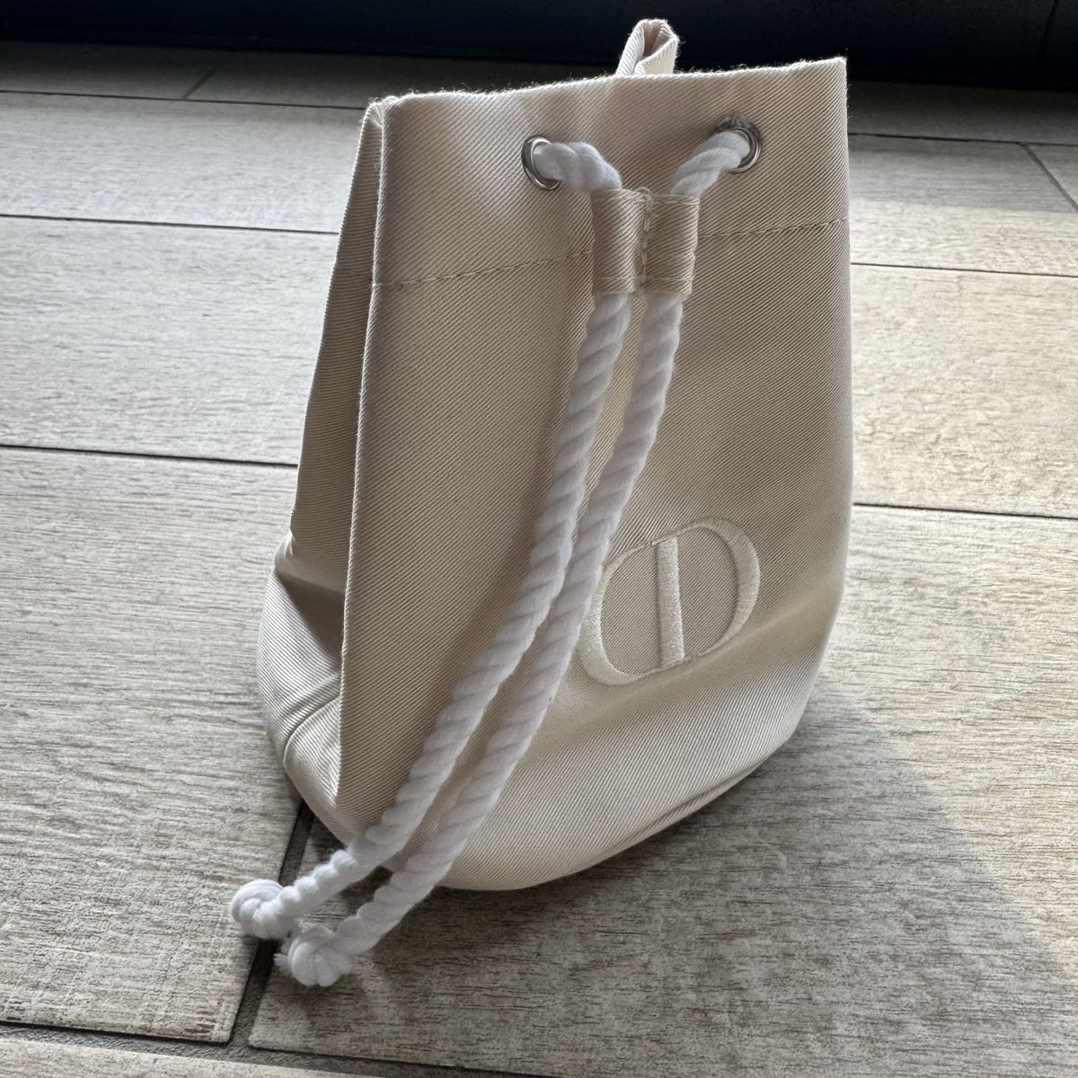 Dior Kosmetikkoffer: Neuwertiges Dior Säckli/Beutel mit Proben – Neu und originalverpackt aus Langnau i. E. von Witchblade
