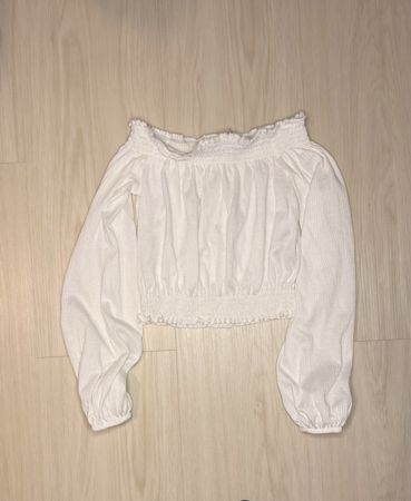 White Off-Shoulder Blouse - Perfect for Summer Evenings!
