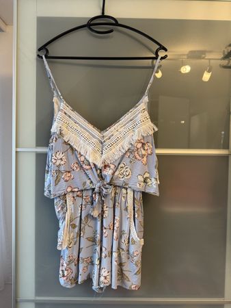 Sommerlicher Jumpsuit , Grösse XS/S mit Blumenmuster
