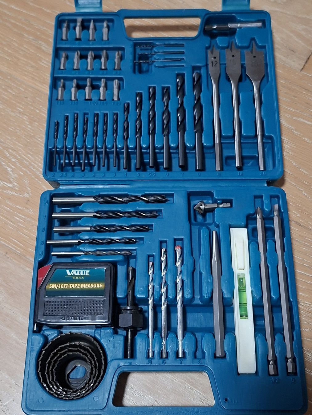 Alle Werkzeuge: Coffret d'outils Value Tools avec forets et embouts – Gebraucht aus Tannay von v1n1p00h
