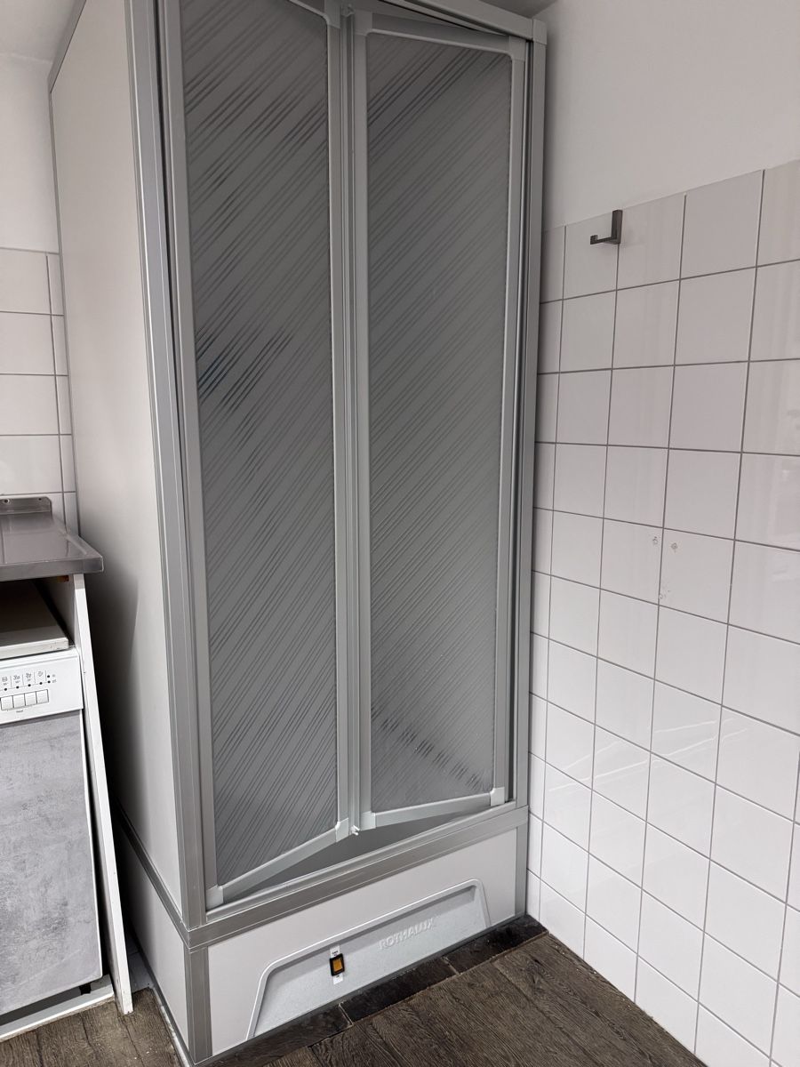 Duschen: Duschkabine Rothalux mit Pumpe gebraucht – Neu (gemäss Beschreibung) aus Horn von buc_5pjj
