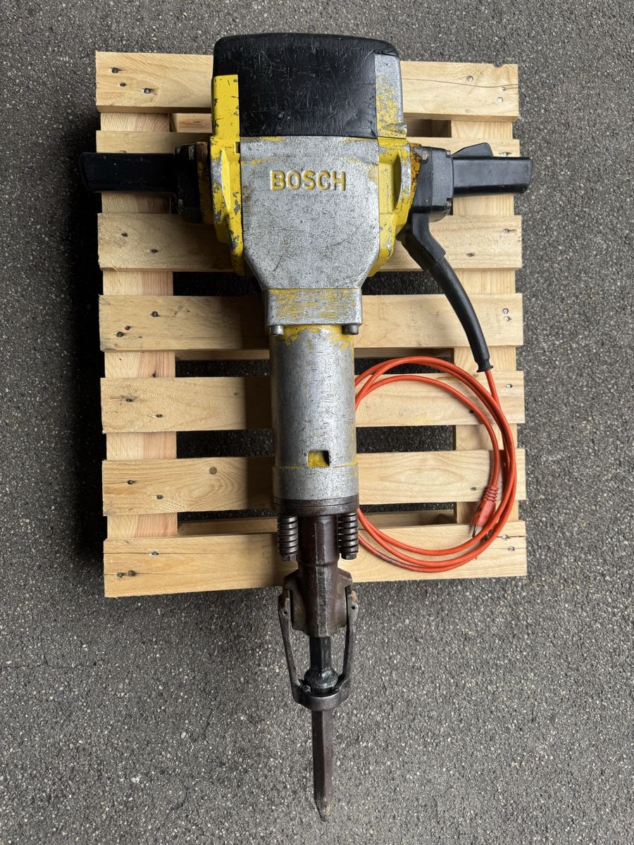 Bosch Tutti gli attrezzi: BOSCH Abbruchhammer GSH 27  – Usato da Horriwil venduto da kreidlerkari