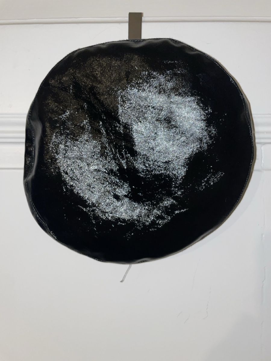 Copricapi, berretti & cappellini: Schwarze Baskenmütze aus Kunstleder – Nuovo (secondo la descrizione) da Basel venduto da Blumi_13