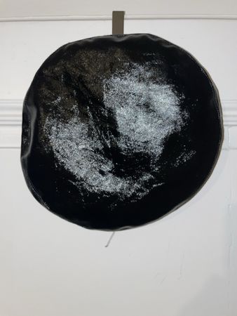 Schwarze Baskenmütze aus Kunstleder