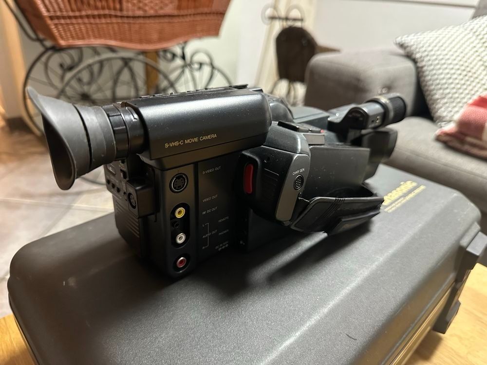 Panasonic Videocamere: Panasonic MS90 S-VHS-C Movie Camera – Usato da Schongau venduto da Retro_Shop 1