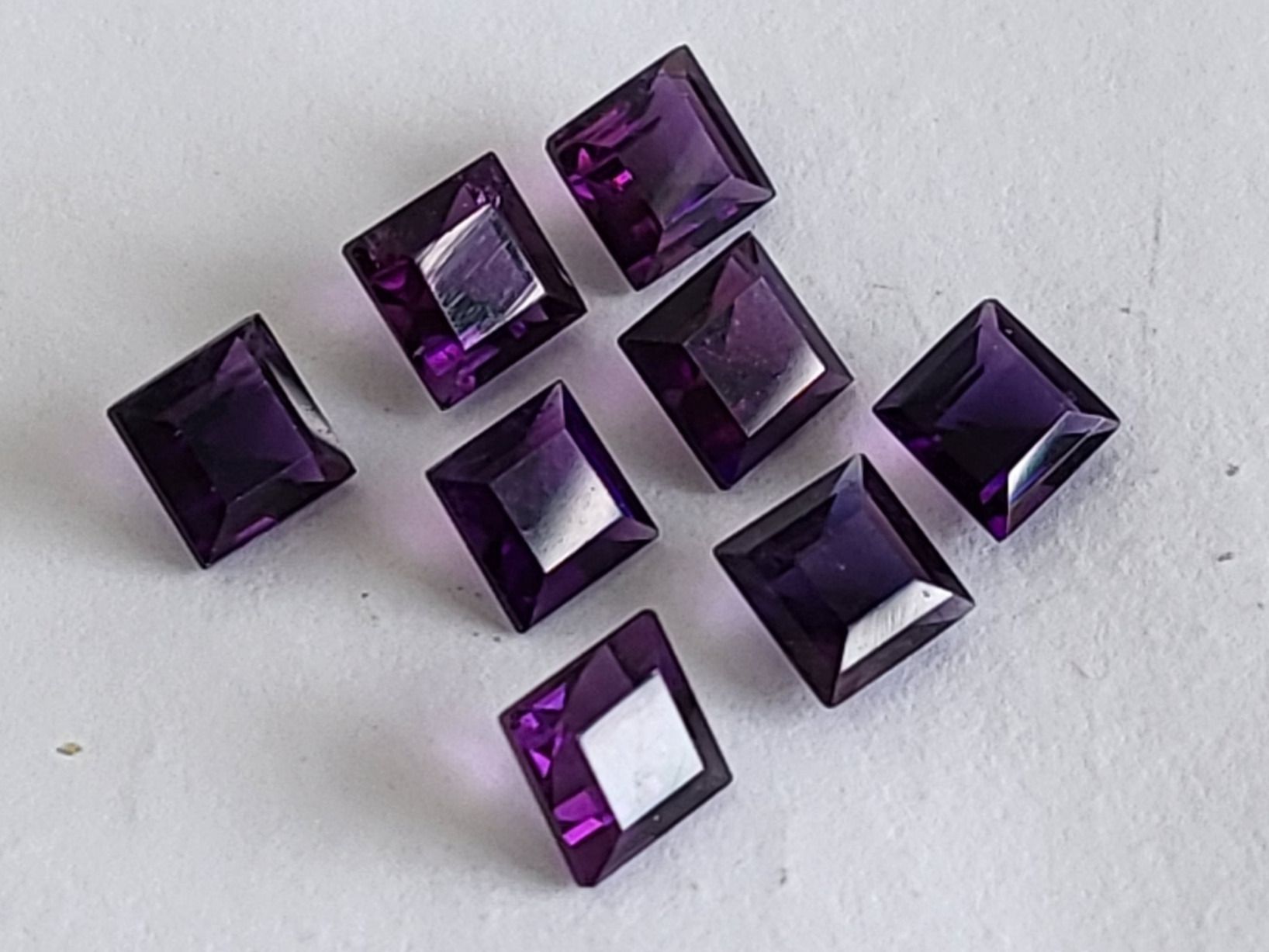 Edelsteine: Améthystes AAA square 5 x 5 mm / 0.59 ct – Neu (gemäss Beschreibung) aus La Chaux-de-Fonds von j-aime-les-gemmes 1