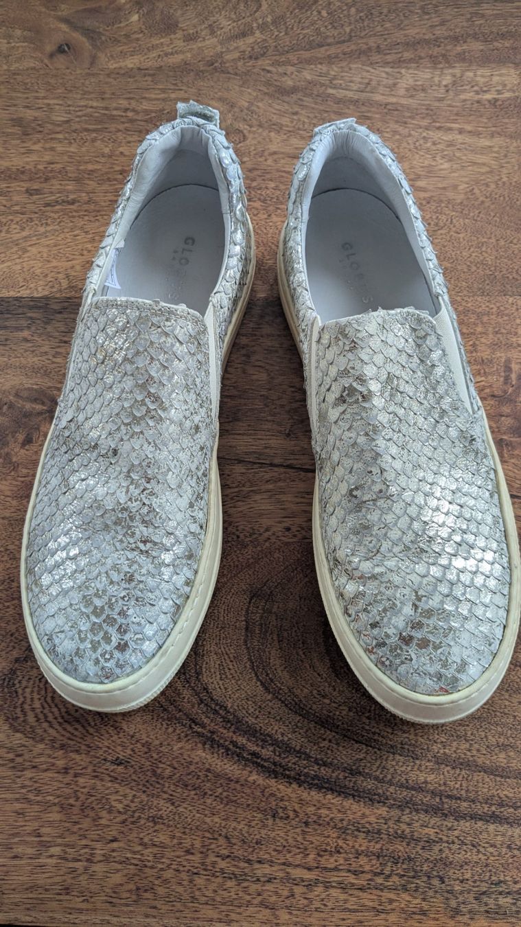 Scarpe da donna: Sneaker, Gr.41, silber und weiss, Globus, Schuppendesign – Usato da Zürich venduto da Rosensbach 1