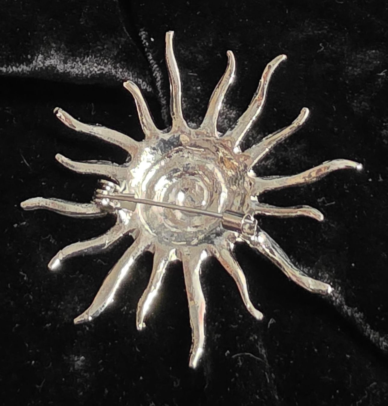 Spille & Fermagli: Silberfarbene Sonnenbrosche mit Strass - Vintage Stil – Nuovo (secondo la descrizione) da Rheinsulz venduto da Dred 1