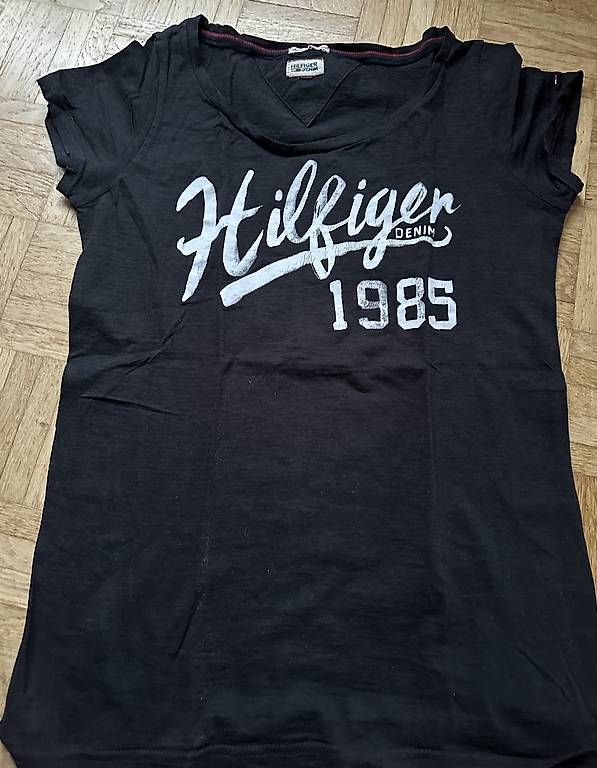 T-shirts: 3 Tommy Hilfiger T-Shirts Gr.M – D'occasion à Stäfa par DearDarling 3