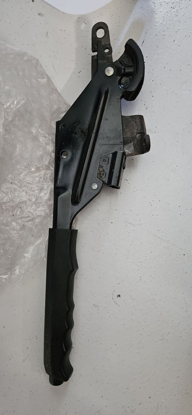 BMW Tutti pezzi di ricambio auto: BMW E30 Bremszangen und Handbremse Hinterachse – Usato da Flaach venduto da moto64 1