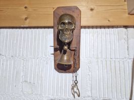 Totenkopf Glocke antik Türklopfer
