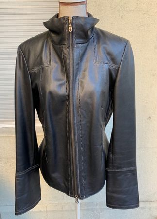 Superbe veste  100%cuir d'agneau MADELEINE moderne t.40