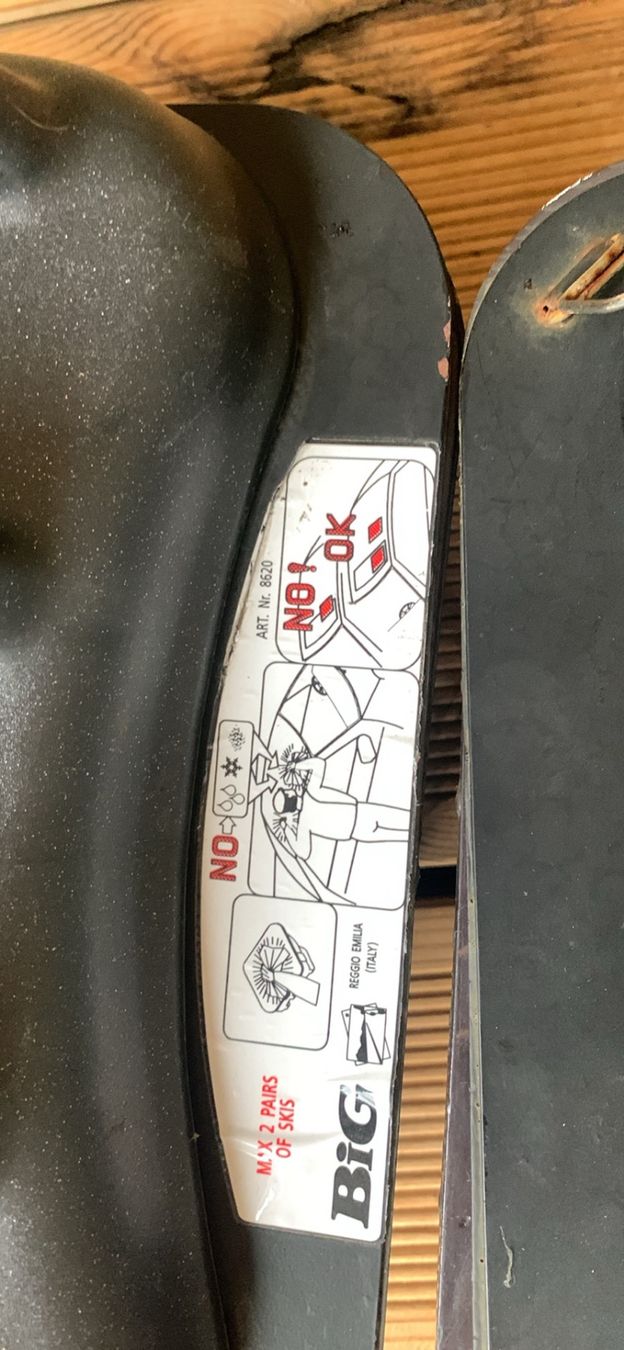 Supporti a parete: Portes ski magnétiques – Usato da Coeuve venduto da salsa011 1
