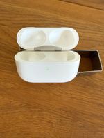 APPLE AirPods Pro 2 Charging Case