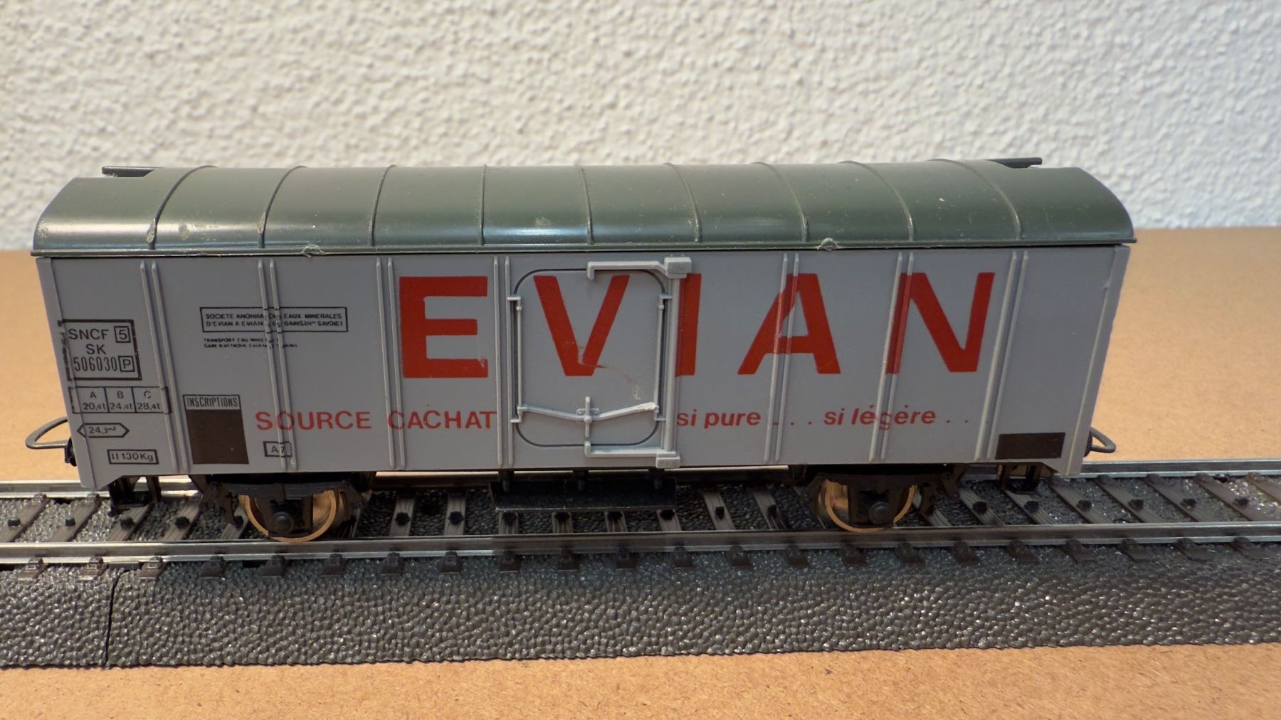 Liliput Modellini di ferrovie: Liliput Evian Gepäckwagen H0 / DC – Usato da Windlach venduto da Kelebra 1