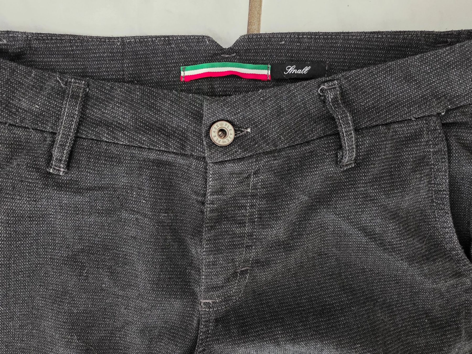 Please Jeans Jeans: Please Jeans dunkelgrau Gr. Small Made in Italy – Gebraucht aus Winterthur von Marcello66 1