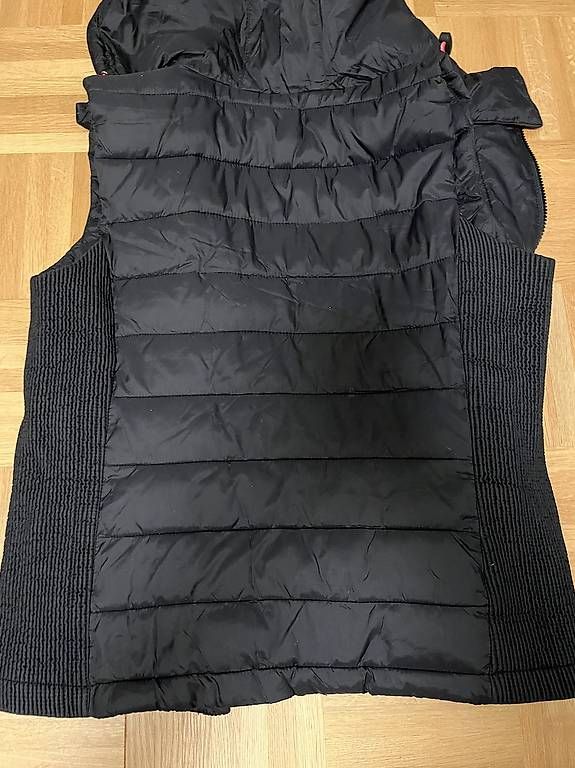 Gilet & Giacche senza maniche: Gilet Superdry sans manche taille M – Usato da Yverdon-les-Bains venduto da car_xd5s 2
