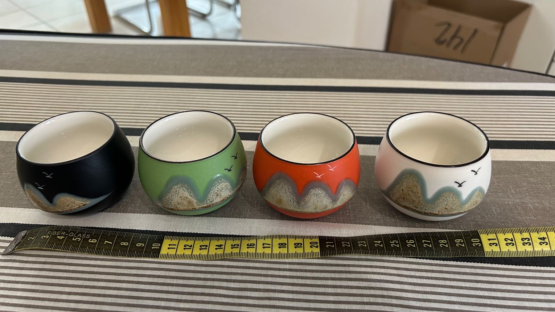 Tazze: Quatre tasses peintes à la main. – Nuovo e nell'imballaggio originale da Bramois venduto da Chrisvol