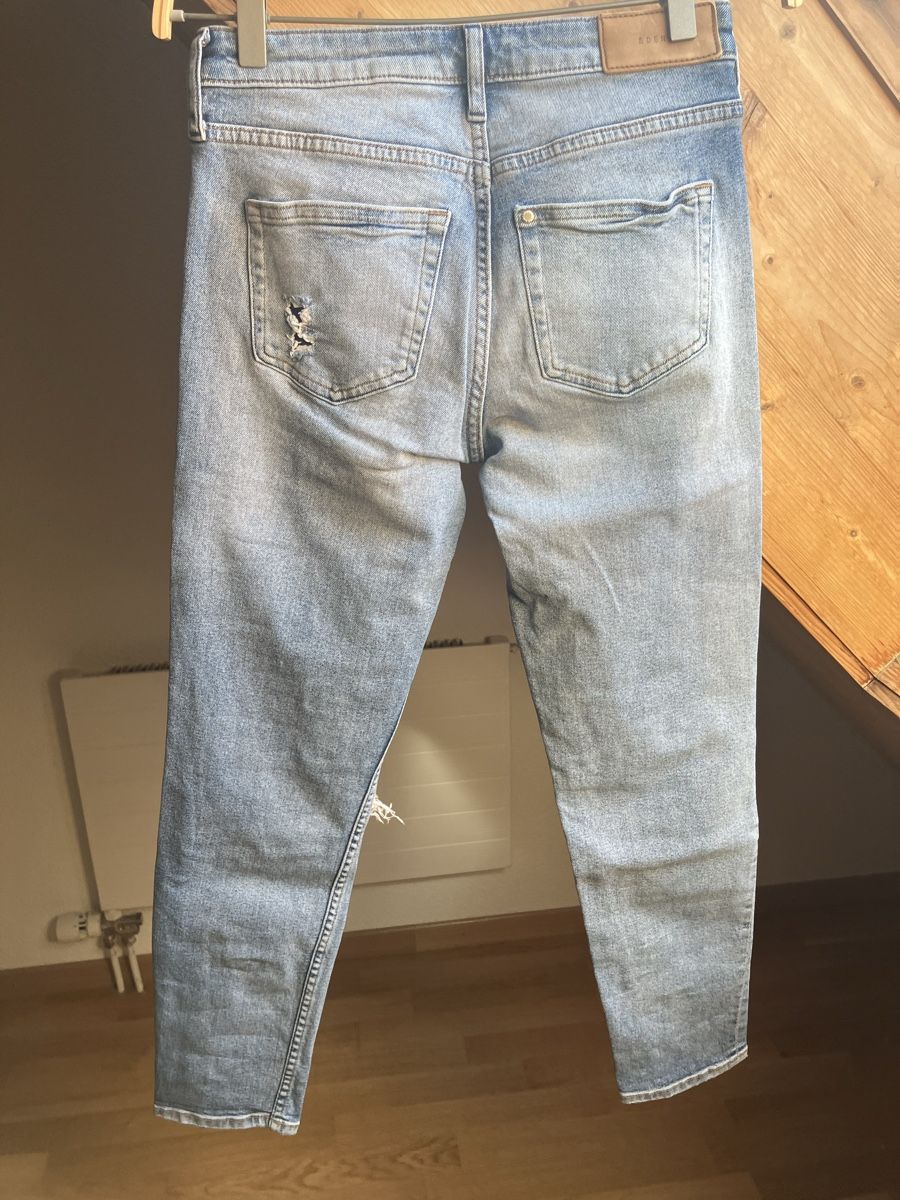 H&M Jeans: blaue Girlfriend-Jeans Gr.25 – Gebraucht aus St. Gallen von andreav. 1