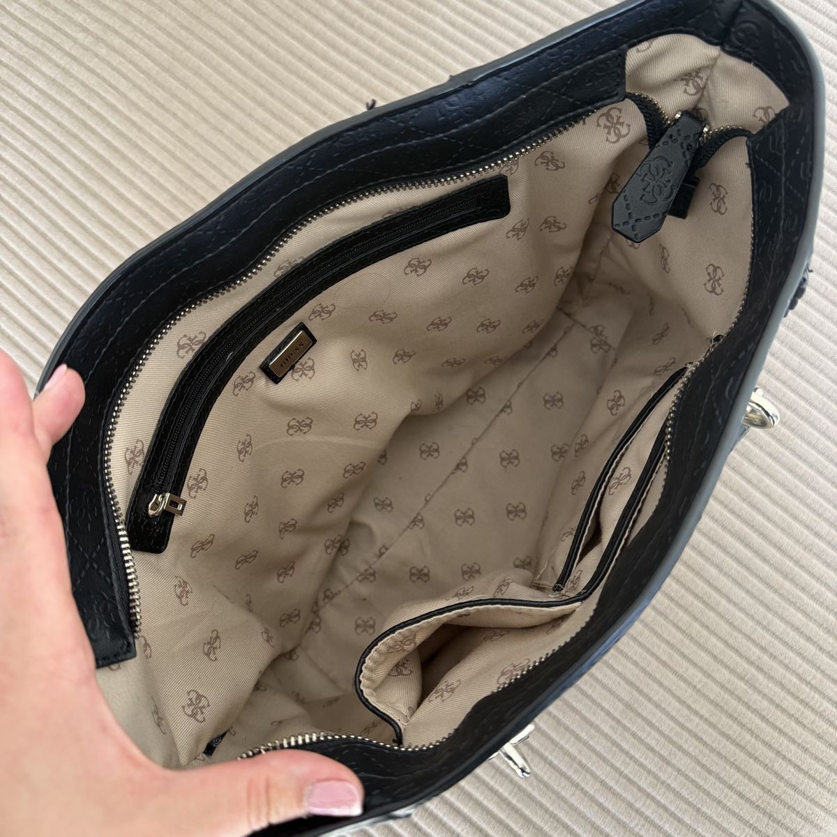 Guess Borse da donna: Guess Tasche – Usato da Zürich venduto da sabrina7 1