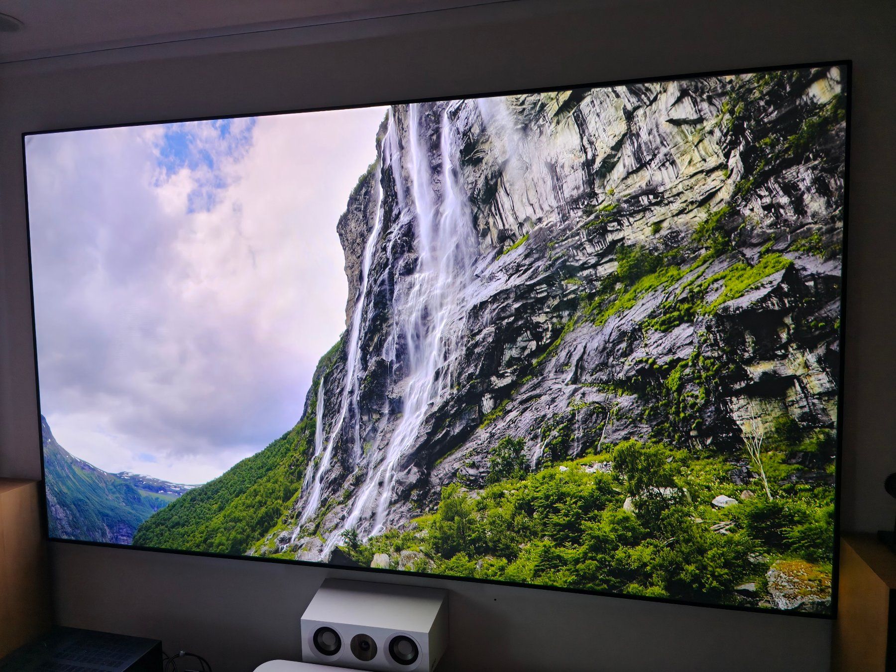 Schermi: Beamer Leinwand Celexon CLR UST 120'' Hochkontrast – Usato da St. Gallen venduto da Moeoe