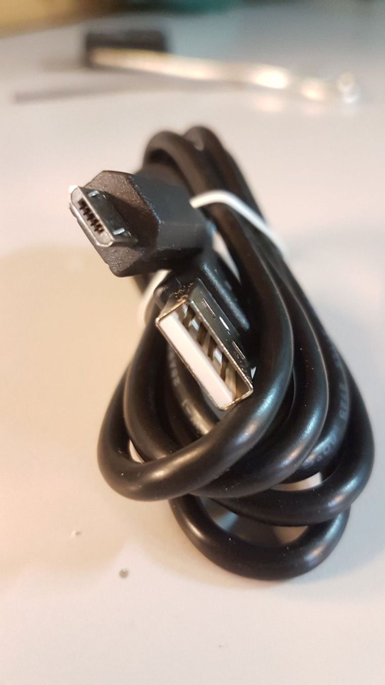 Laufwerke & Adapter: USB Ladegerät/Netzgerät, inkl. Kabel Micro-USB – Gebraucht aus Frauenfeld von Tozz 2