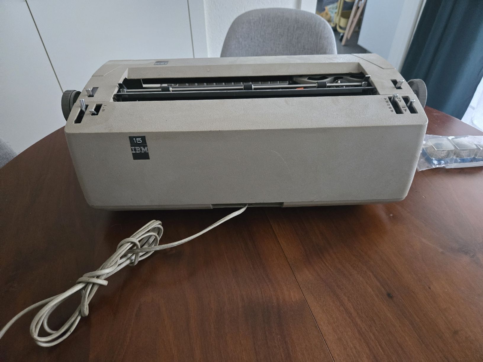 IBM Macchine da scrivere: Machine à écrire IBM électrique + éléments d'écriture – Usato da Romont FR venduto da ern_9zm2 2