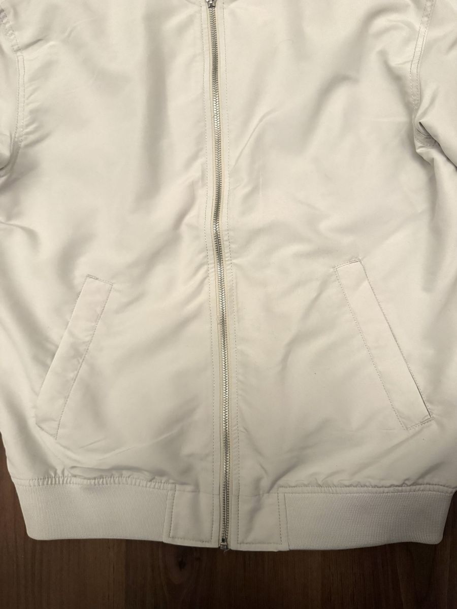 Nike Kleiderpakete: Nike Hoodie & Bomber Jacke, Beige – Gebraucht aus Winterthur von seh_vnm6 6