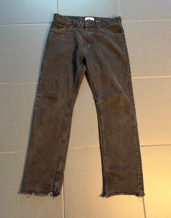 Jeans DFE schwarz gerade Form offene Saumkanten unisex