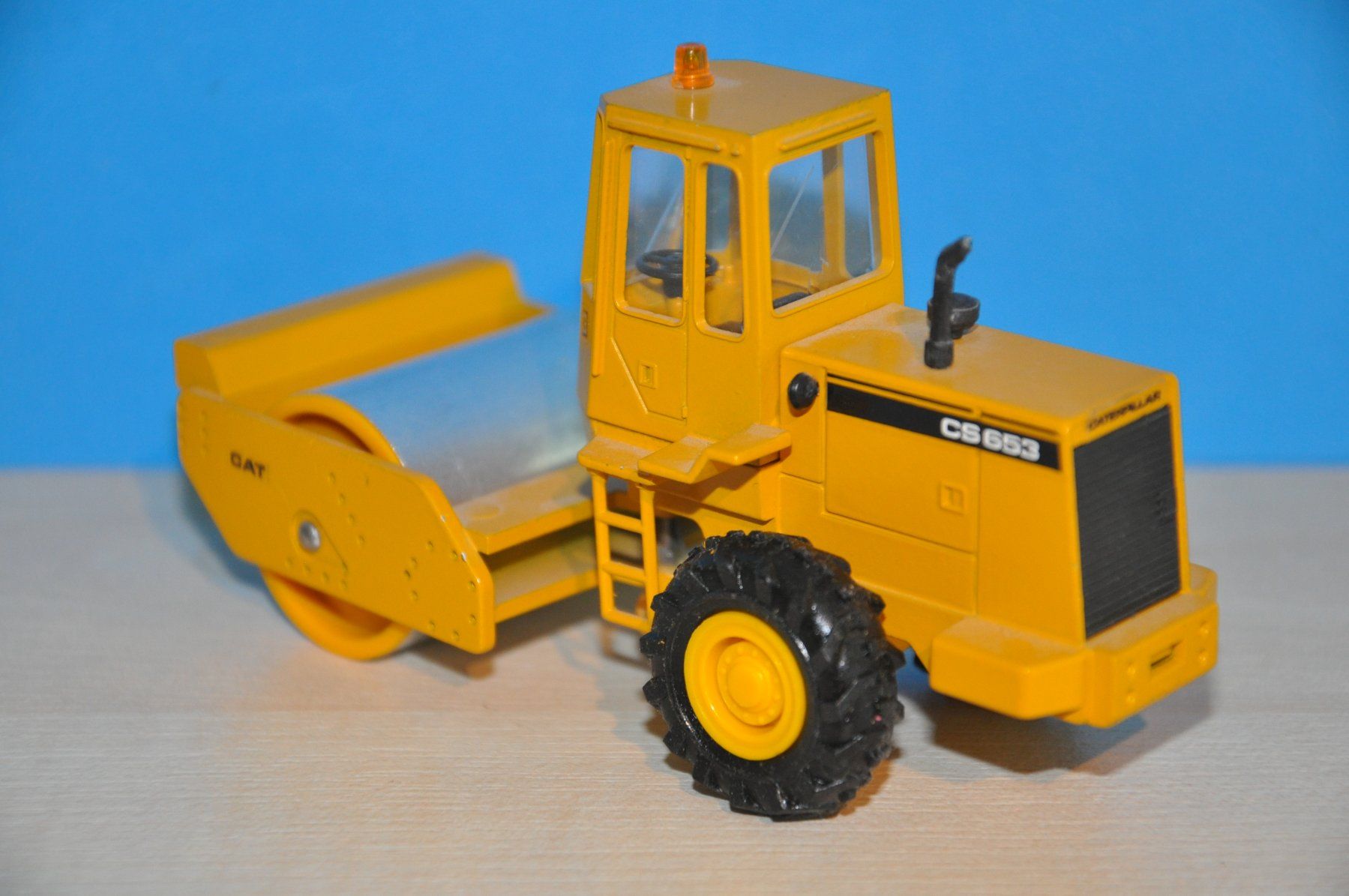 Conrad Kit di modellismo & Modellini statici: CAT CS 653 Walzenzug – Usato da Mitlödi venduto da worker04 1